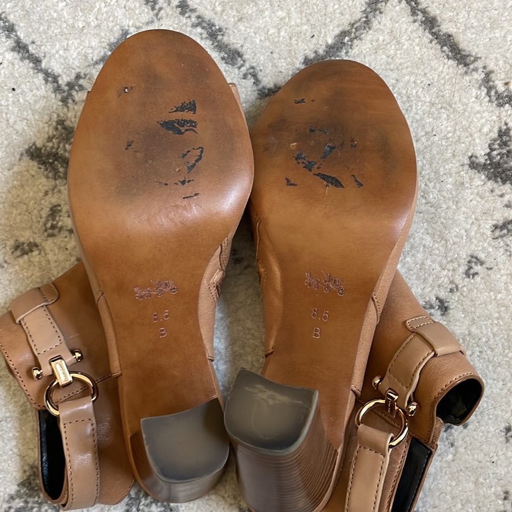 (Coach) Light Brown Leather with Wooden Stacked Heel Lafayette Peep-toe - Picture 5 of 7